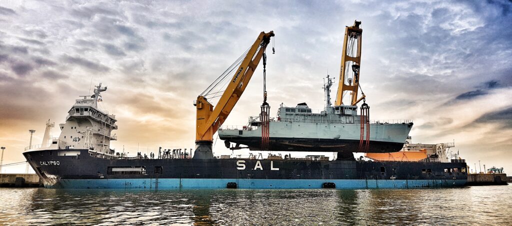 lifting-minehunter-2