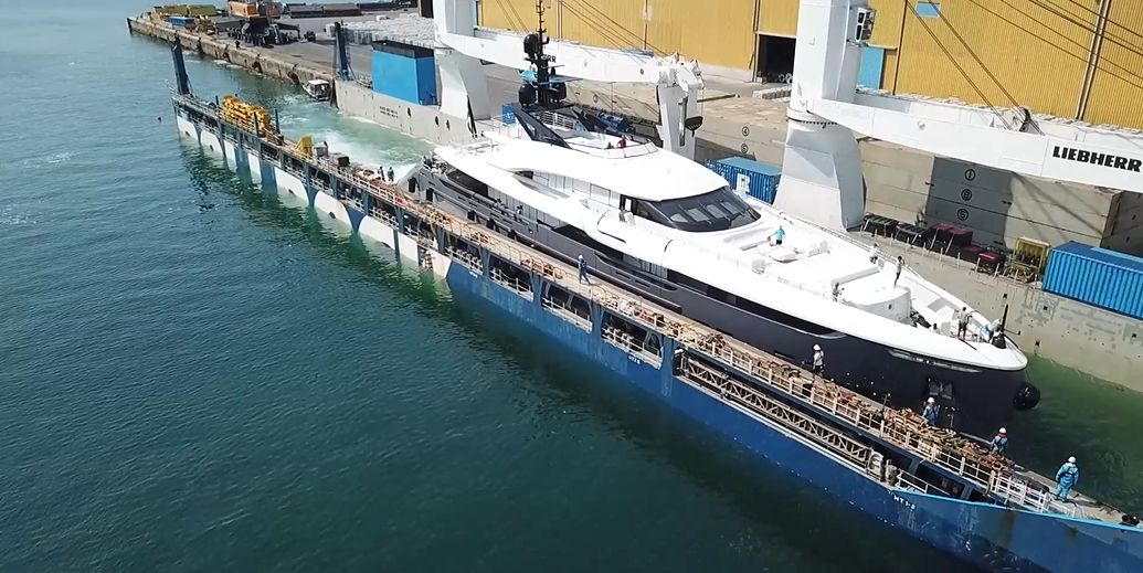Flo-Flo float-on float-off yacht transportation